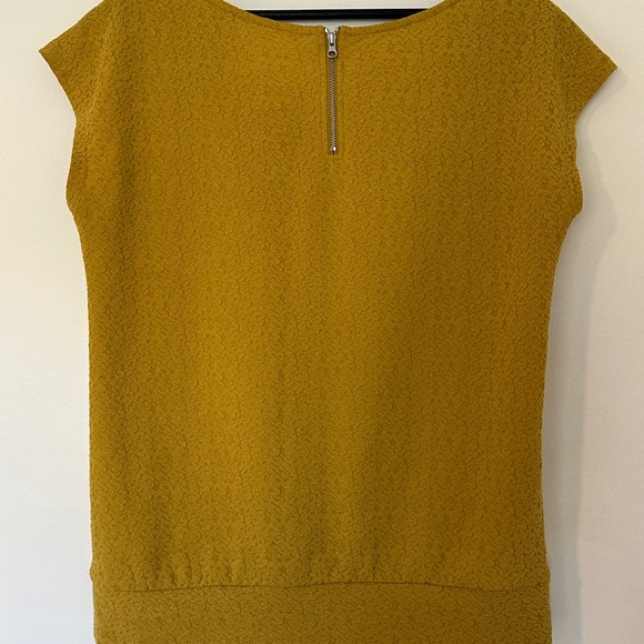 LOFT textured top. Size M - Picture 4 of 6